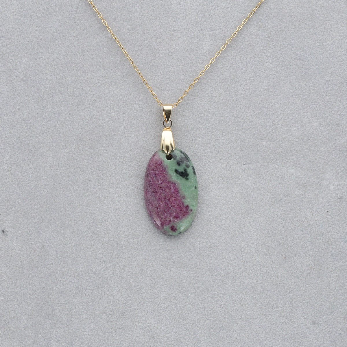 Fuschite Rubis Cabochon percé 56