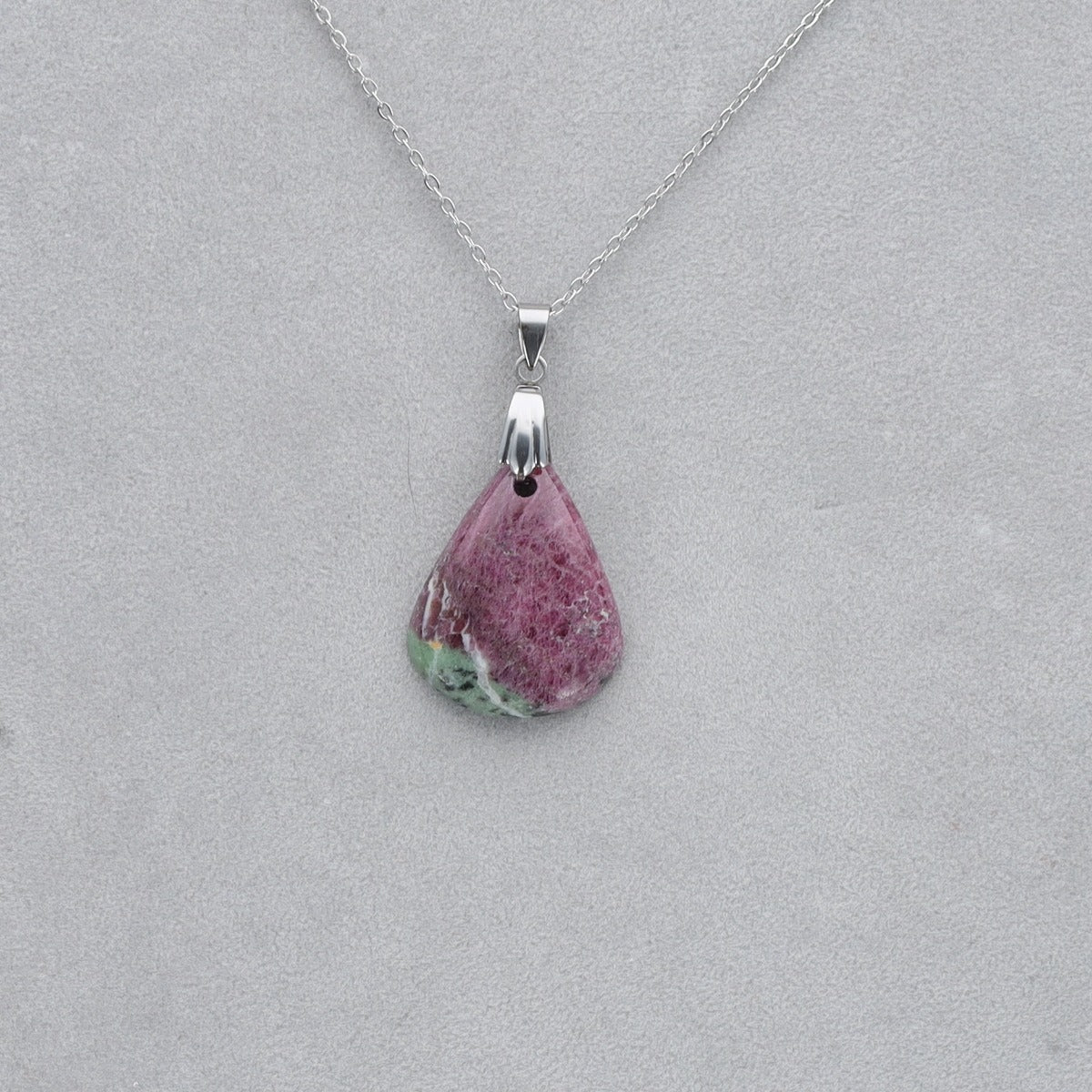 Fuschite Rubis Cabochon percé 75