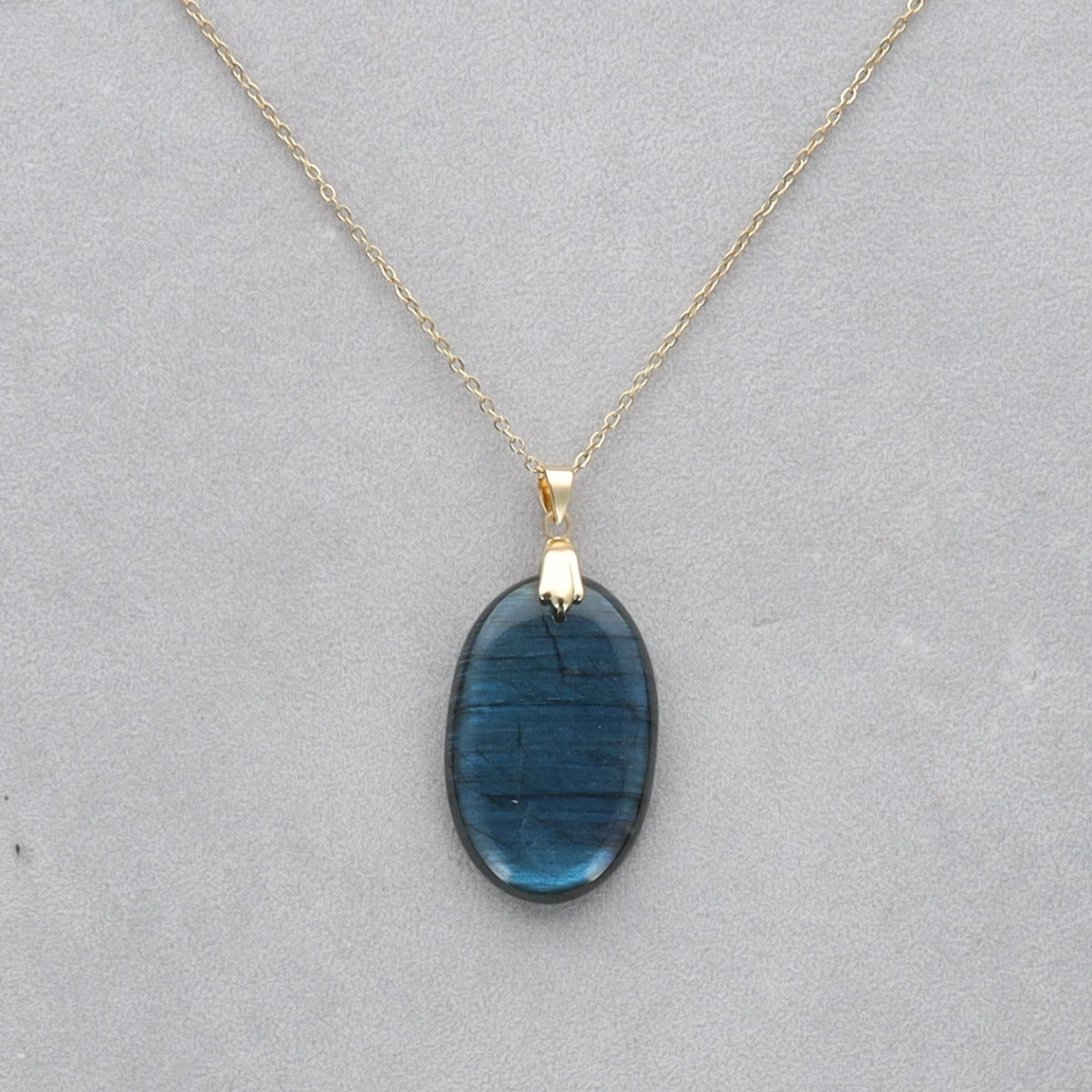 Labradorite Extra Cabochon percé 53