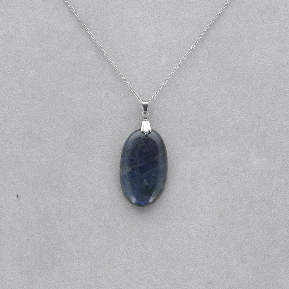 Labradorite Extra Cabochon percé 60