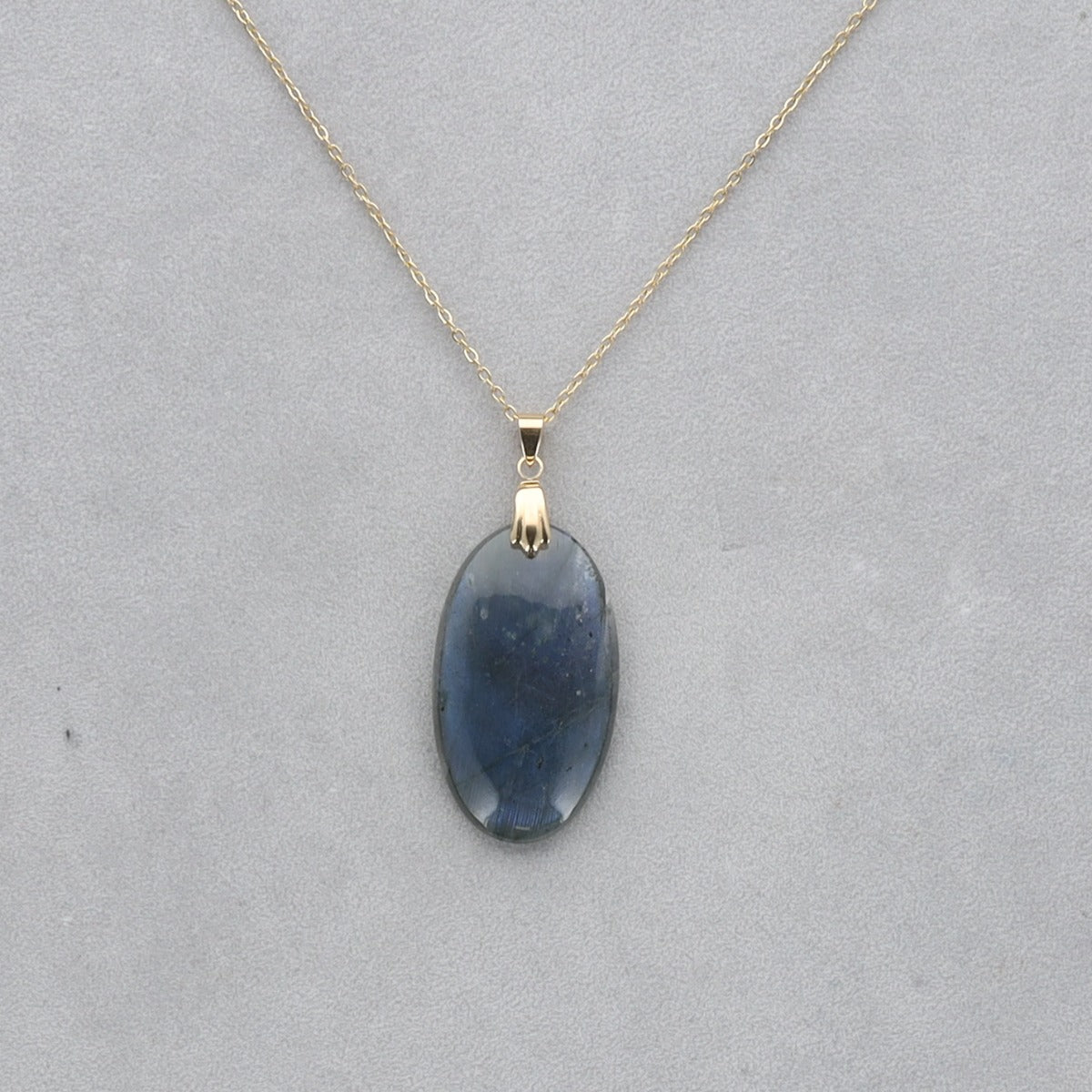 Labradorite Extra Cabochon percé 66