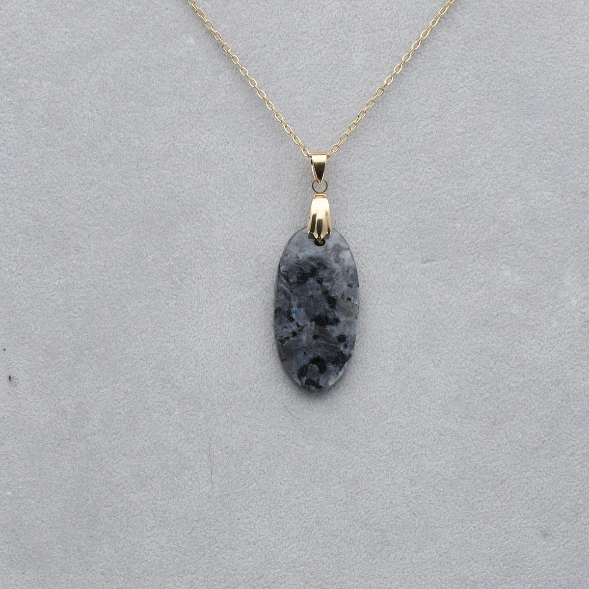 Larvikite Cabochon percé 40