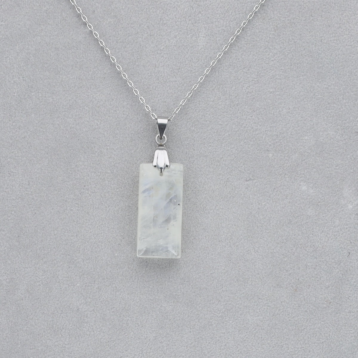 Pierre de Lune Extra Cabochon percé 3