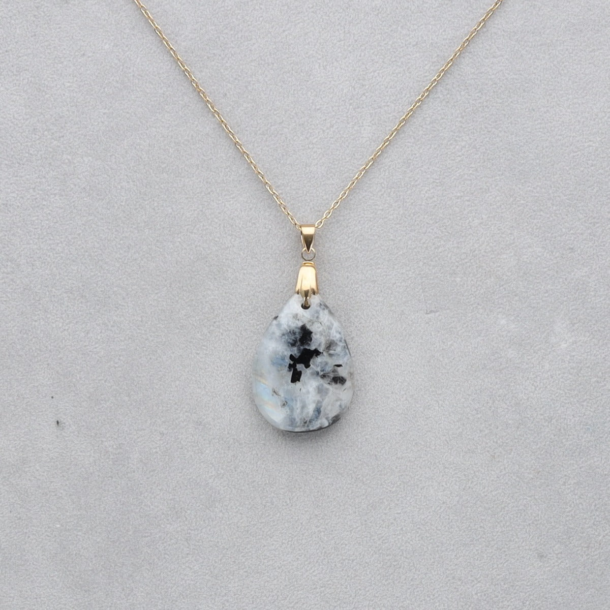 Pierre de Lune Tourmaline Cabochon percé 42