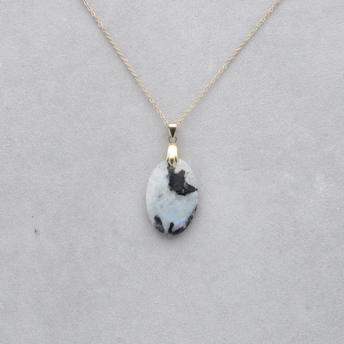 Pierre de Lune Tourmaline Cabochon percé 45
