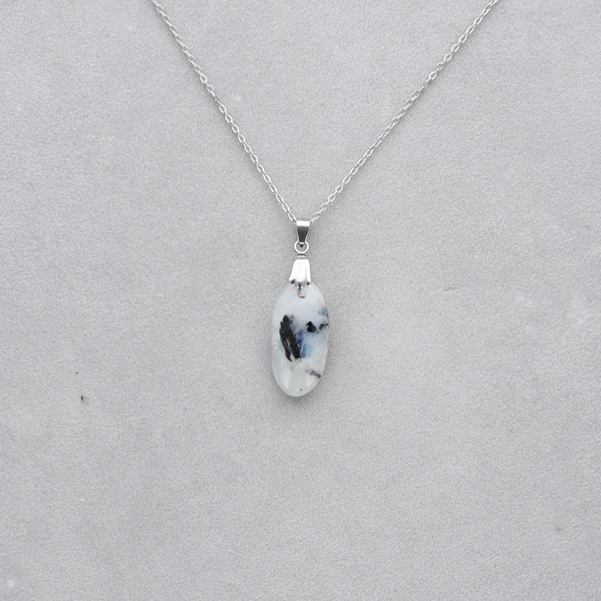 Pierre de Lune Tourmaline Cabochon percé 54