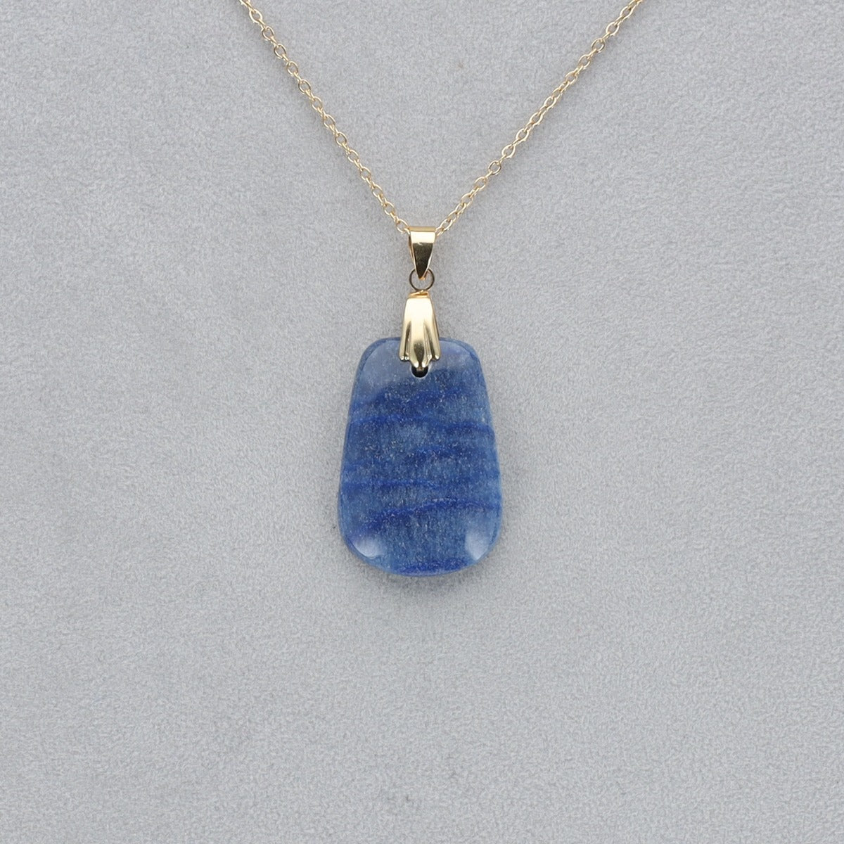 Quartz Bleu Cabochon percé 18