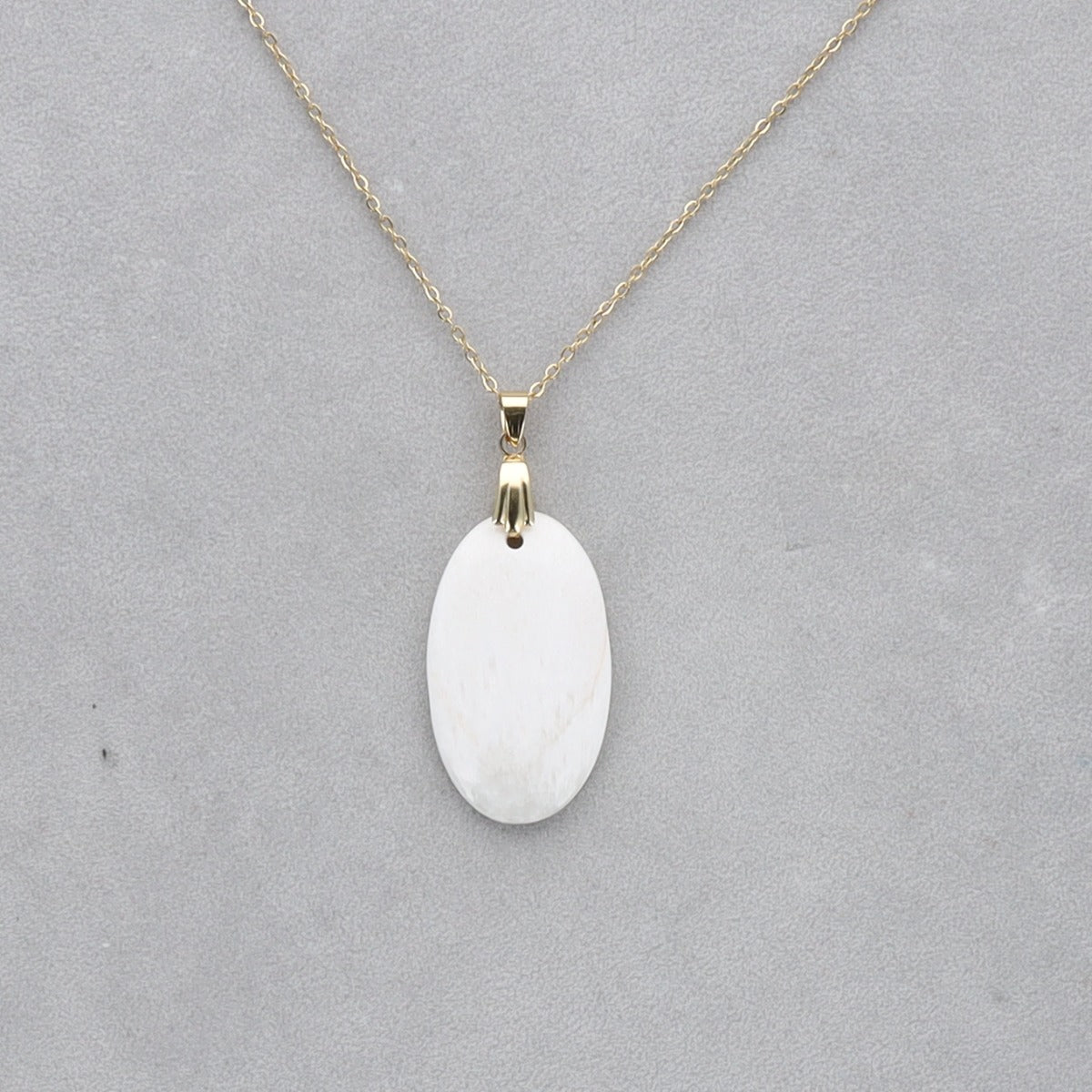 Scolécite Cabochon percé 59