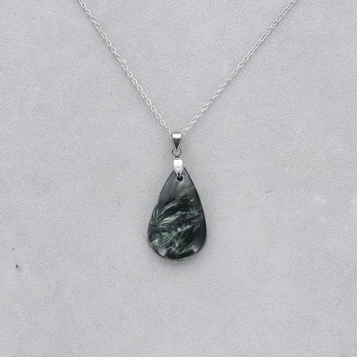 Séraphinite Cabochon percé 51