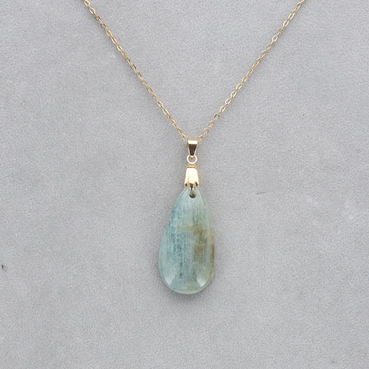 Aigue Marine Cabochon percé 56