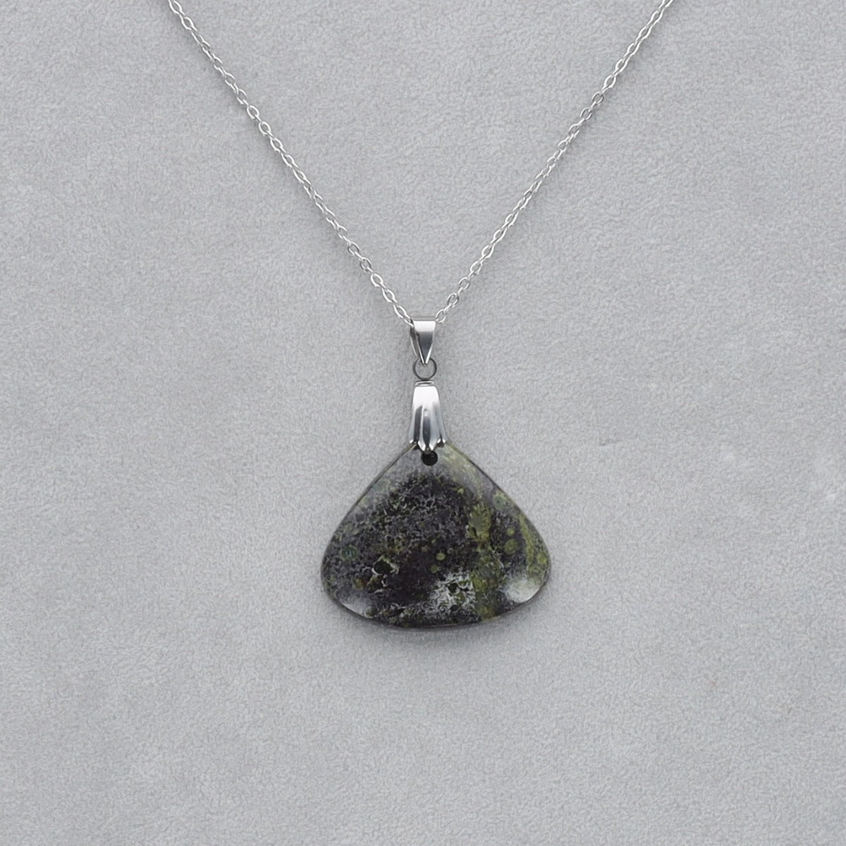 Dragon Vert Cabochon percé 18