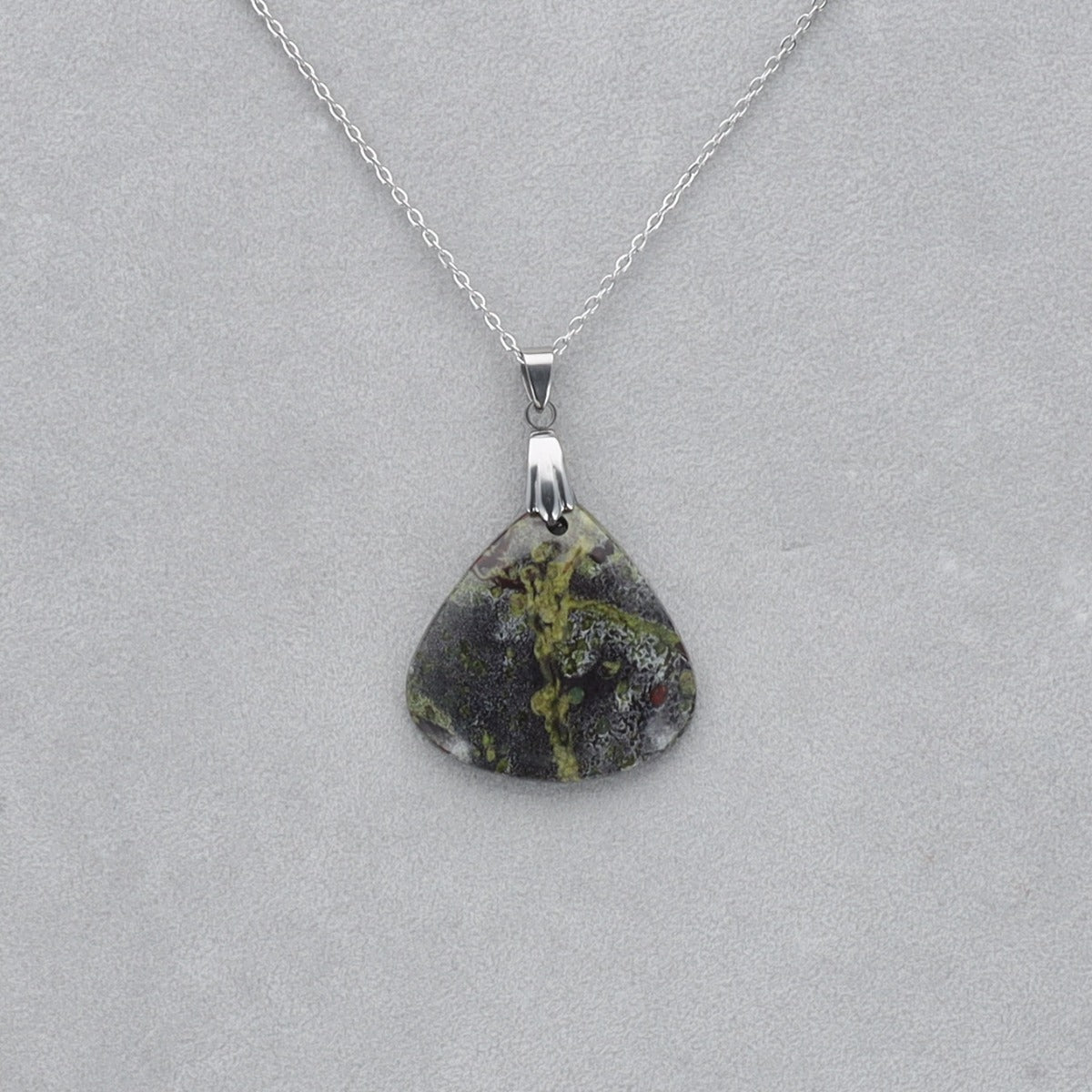 Dragon Vert Cabochon percé 25