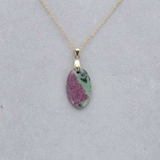 Fuschite Rubis Cabochon percé 56
