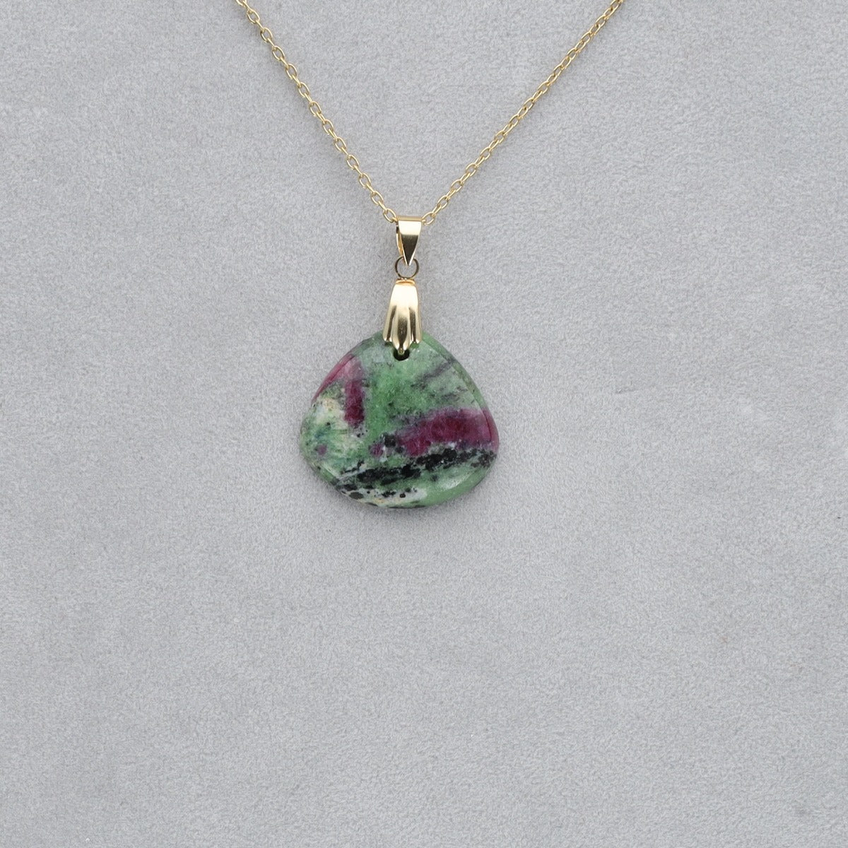 Fuschite Rubis Cabochon percé 64