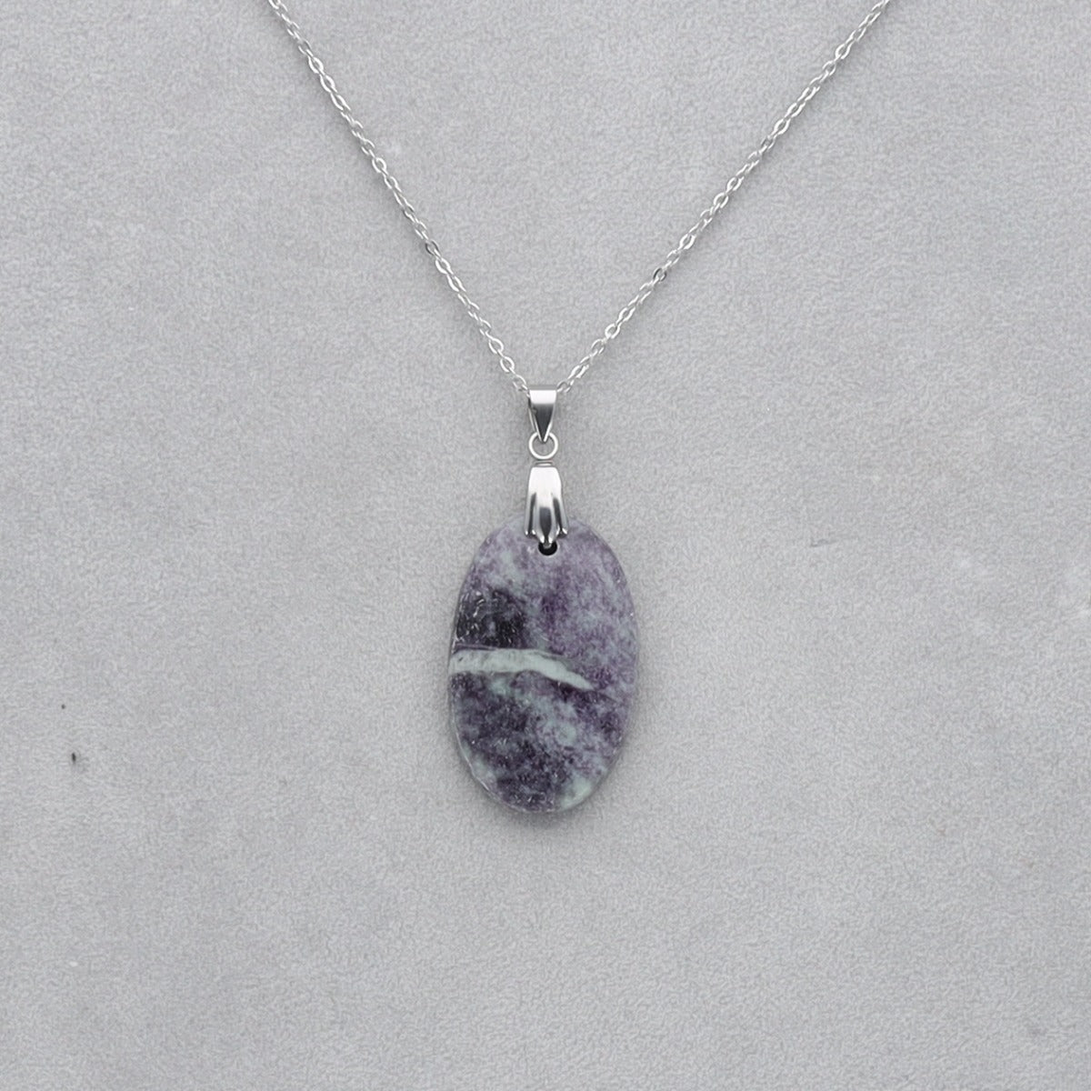 Kammererite Cabochon percé 49
