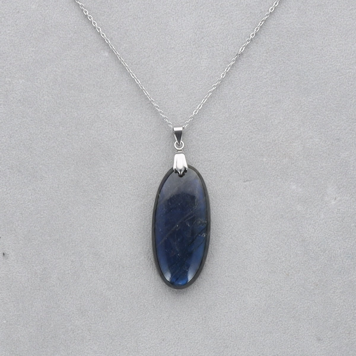 Labradorite Extra Cabochon percé 42