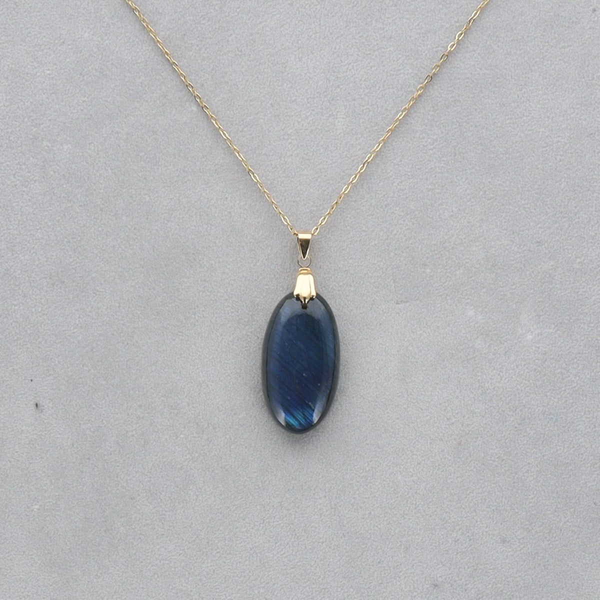 Labradorite Extra Cabochon percé 63