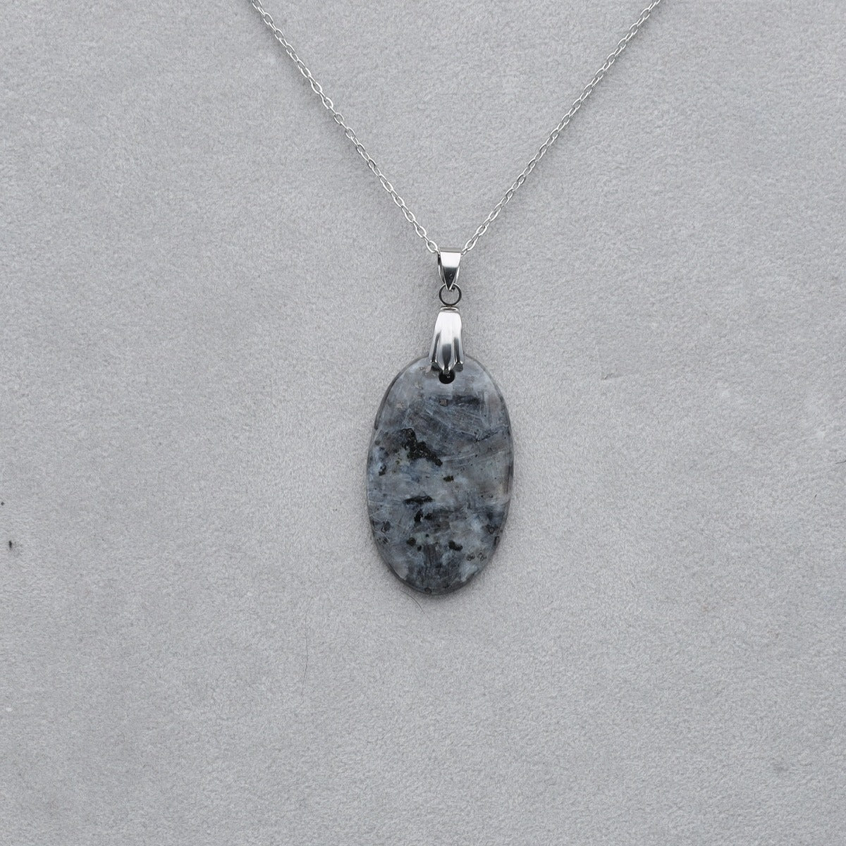 Larvikite Cabochon percé 30