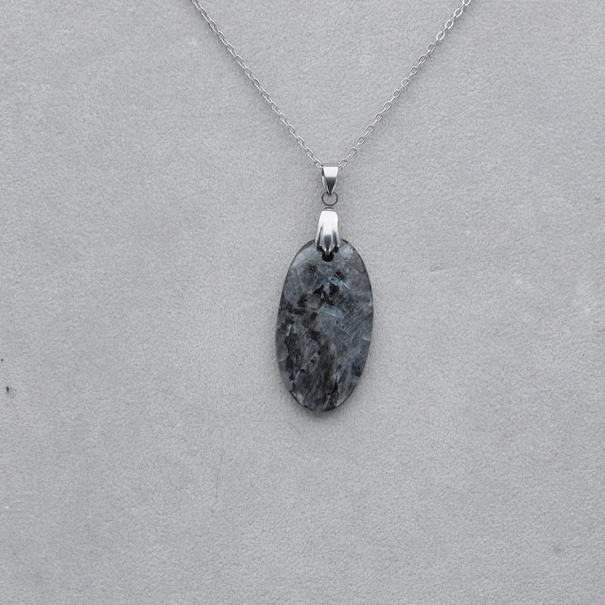 Larvikite Cabochon percé 32