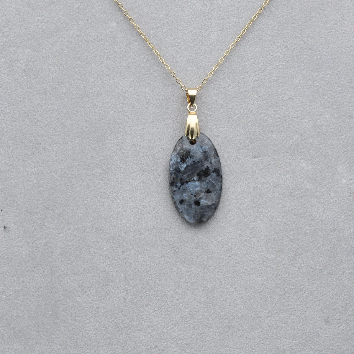 Larvikite Cabochon percé 36