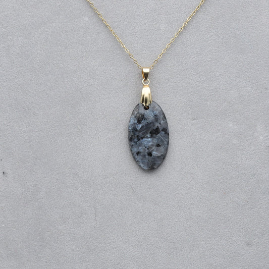 Larvikite Cabochon percé 36