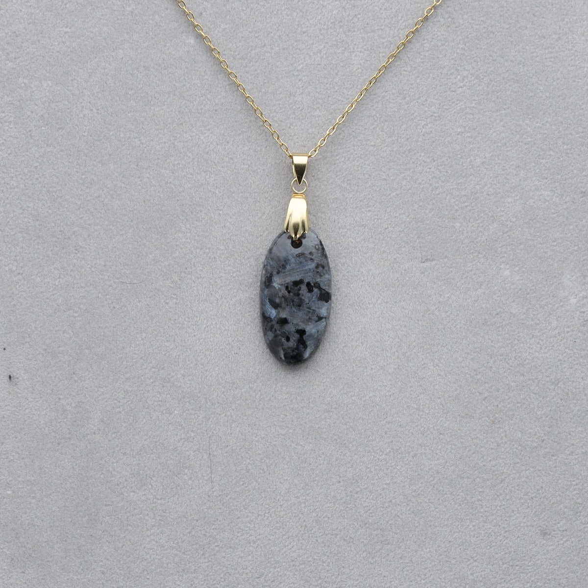 Larvikite Cabochon percé 41
