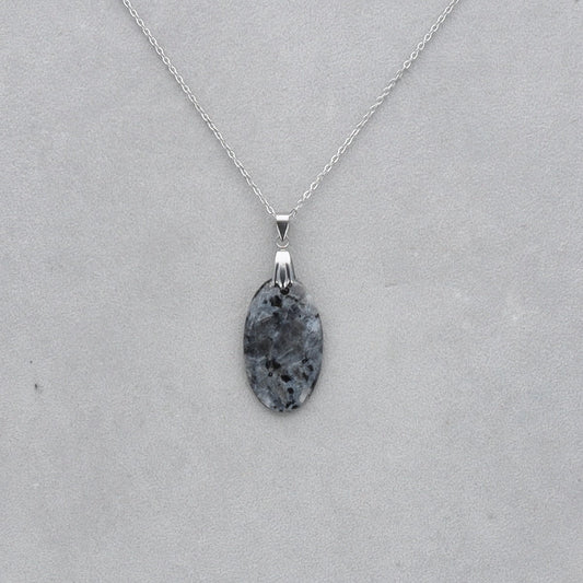 Larvikite Cabochon percé 44