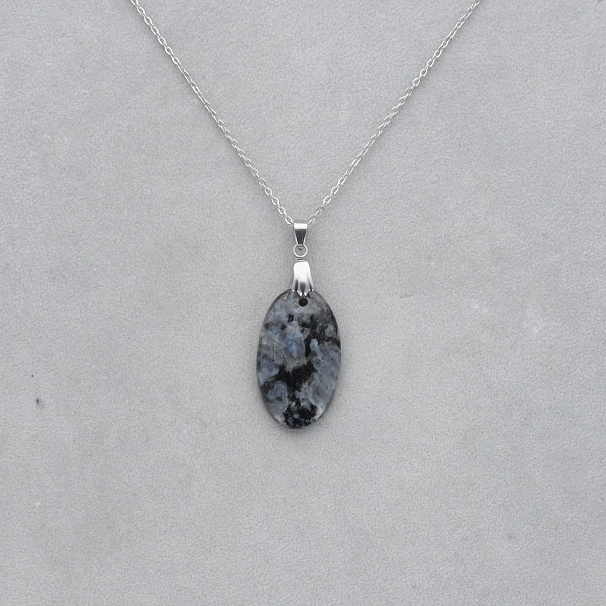 Larvikite Cabochon percé 45