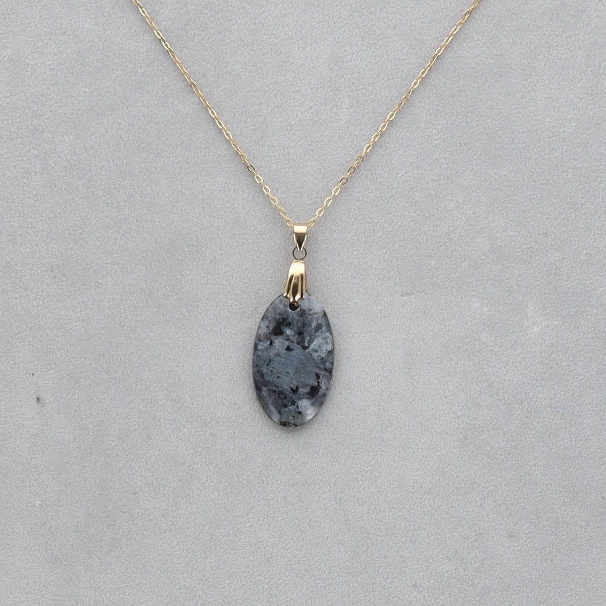 Larvikite Cabochon percé 47