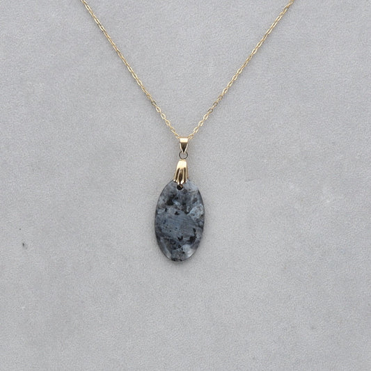 Larvikite Cabochon percé 47