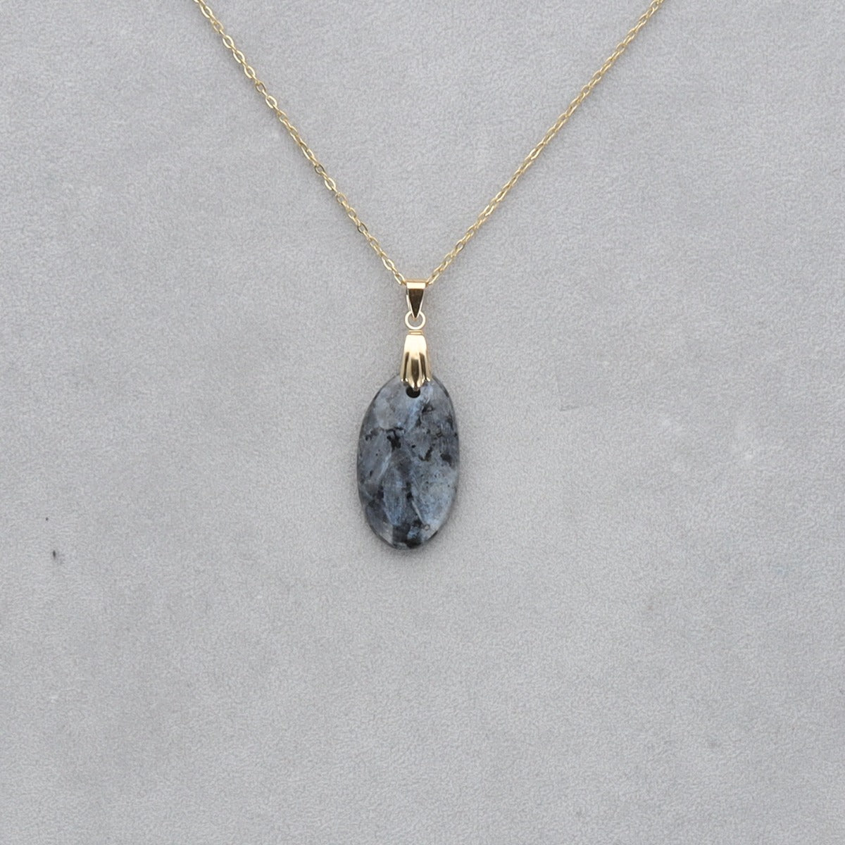Larvikite Cabochon percé 49