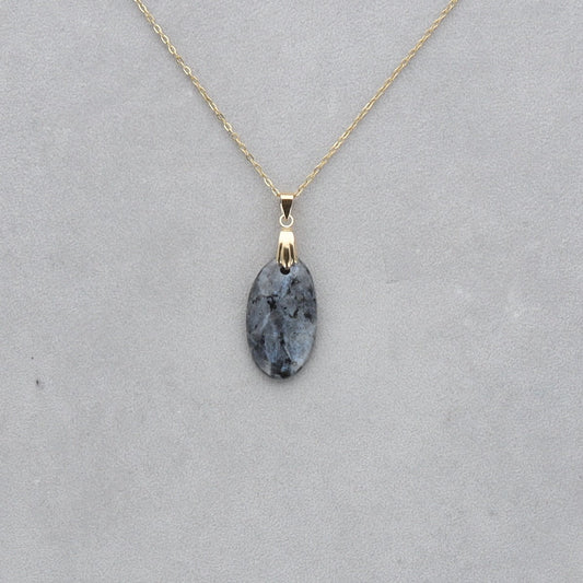 Larvikite Cabochon percé 49