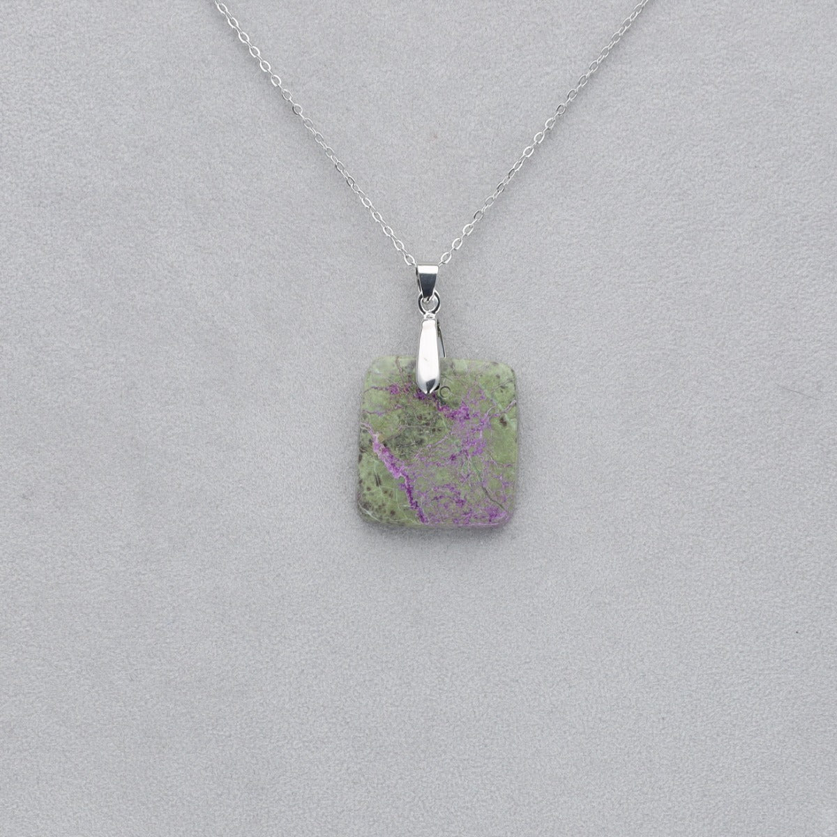 Purpurite Cabochon percé 13