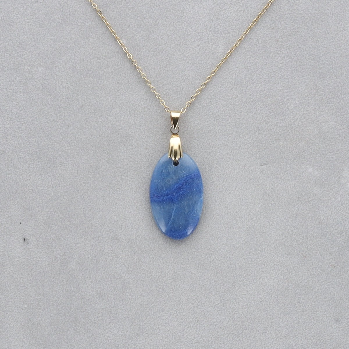 Quartz Bleu Cabochon percé 31