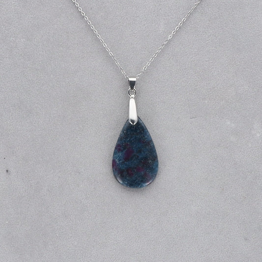 Rubis Cyanite Cabochon percé 10