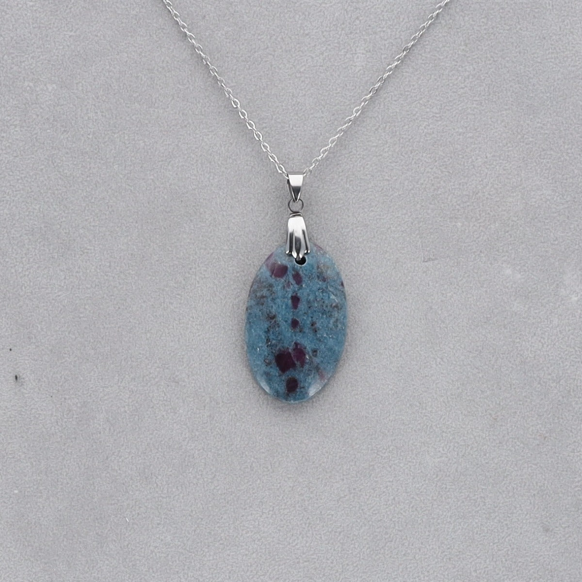 Rubis Cyanite Cabochon percé 11