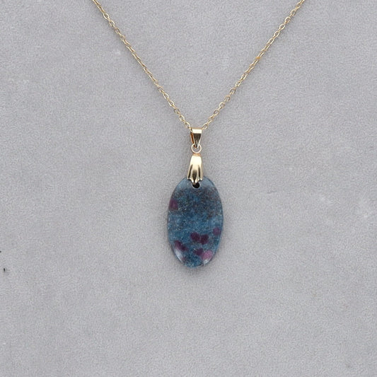 Rubis Cyanite Cabochon percé 1