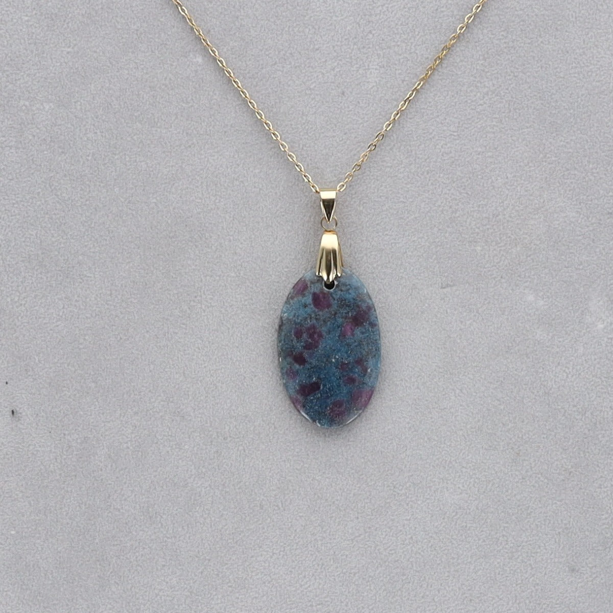 Rubis Cyanite Cabochon percé 6