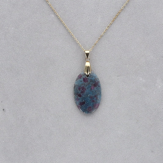 Rubis Cyanite Cabochon percé 6