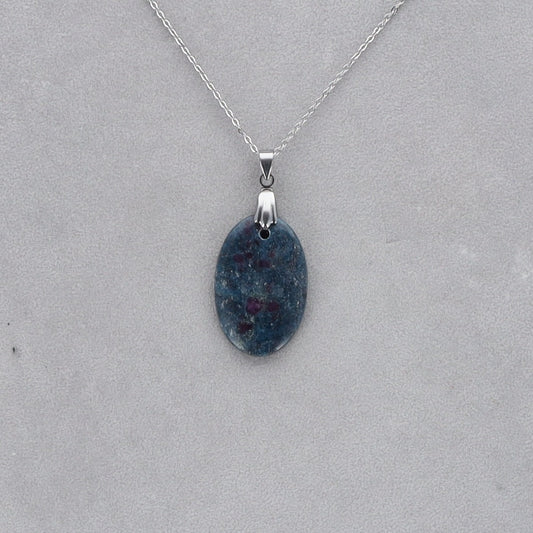 Rubis Cyanite Cabochon percé 9