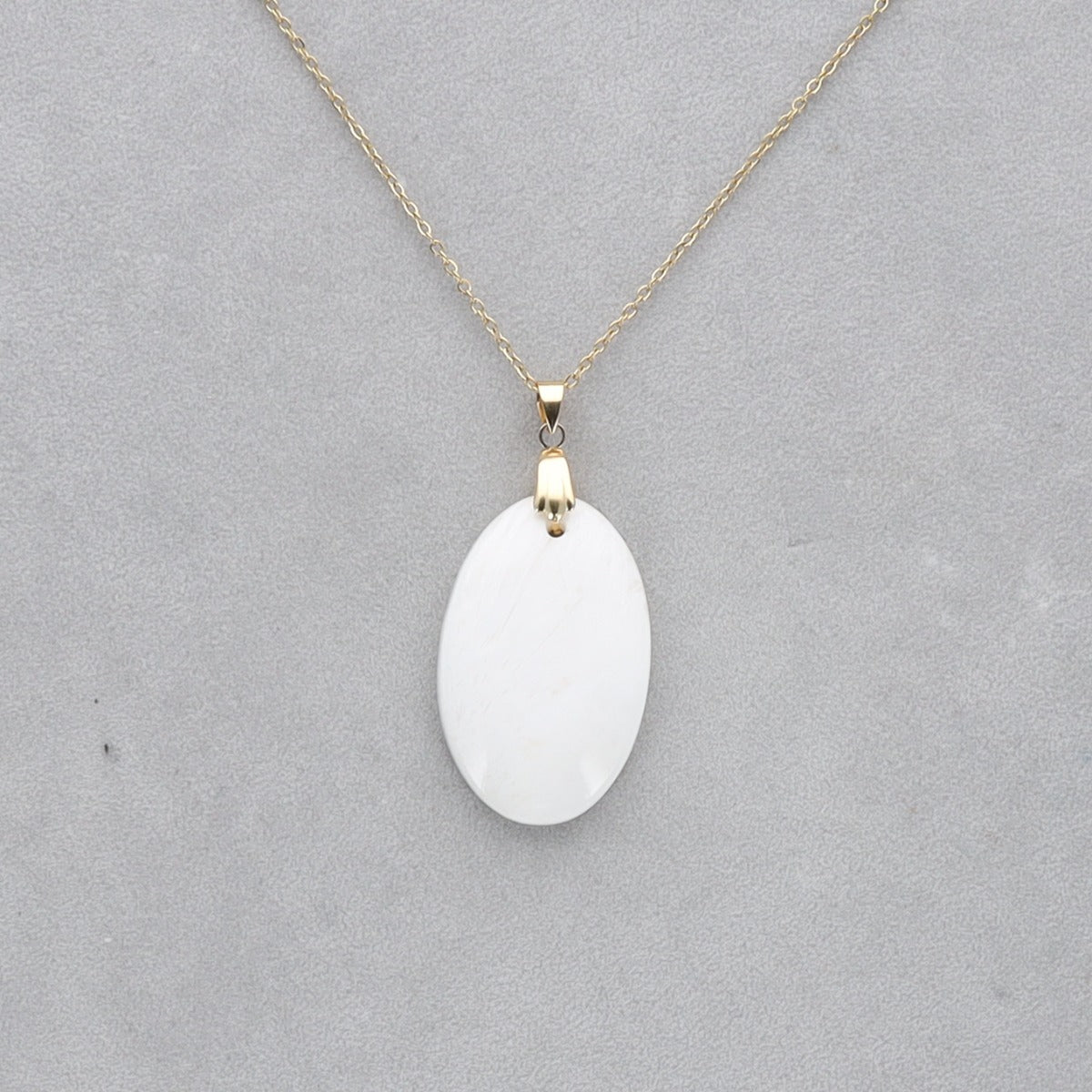 Scolécite Cabochon percé 60