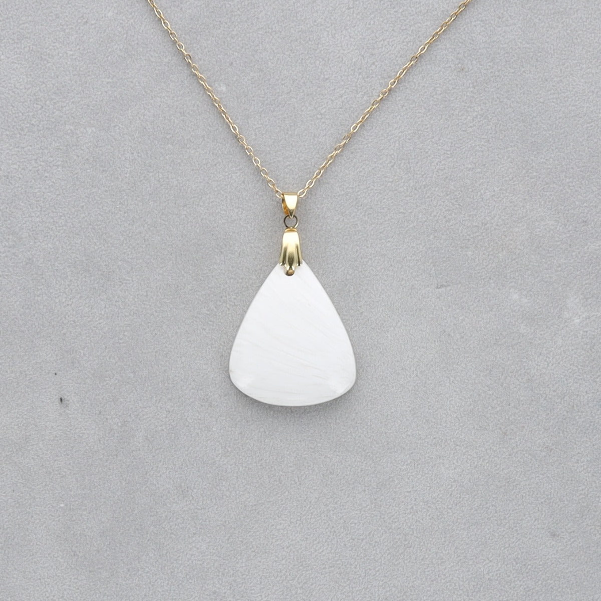Scolécite Cabochon percé 63