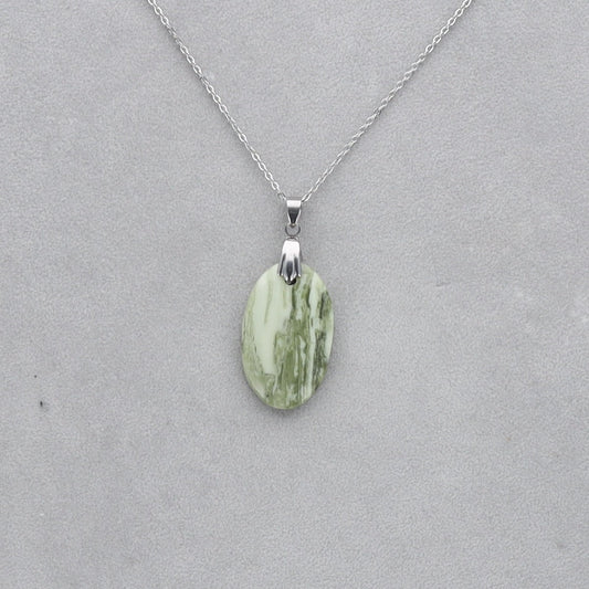 Serpentine Cabochon percé 18