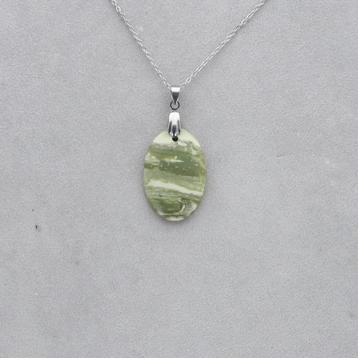 Serpentine Cabochon percé 23
